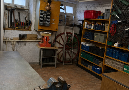 Großer Keller mit Werkstatt