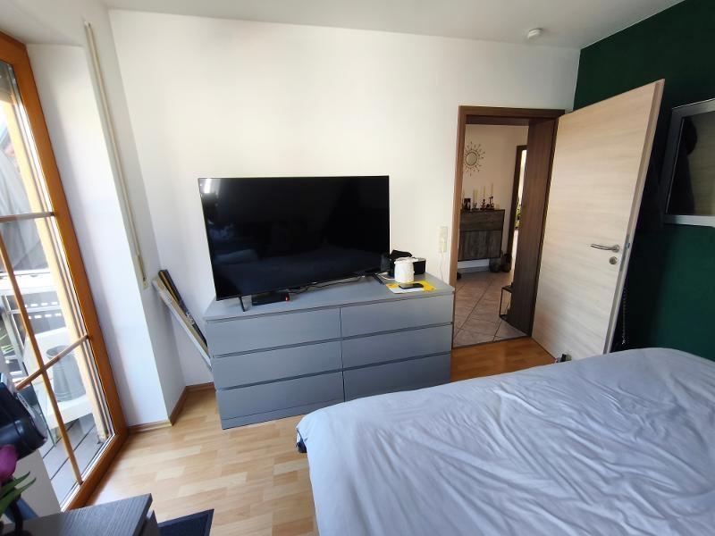 Kinder- / Arbeitszimmer mit Zugang zum Balkon Bild 3