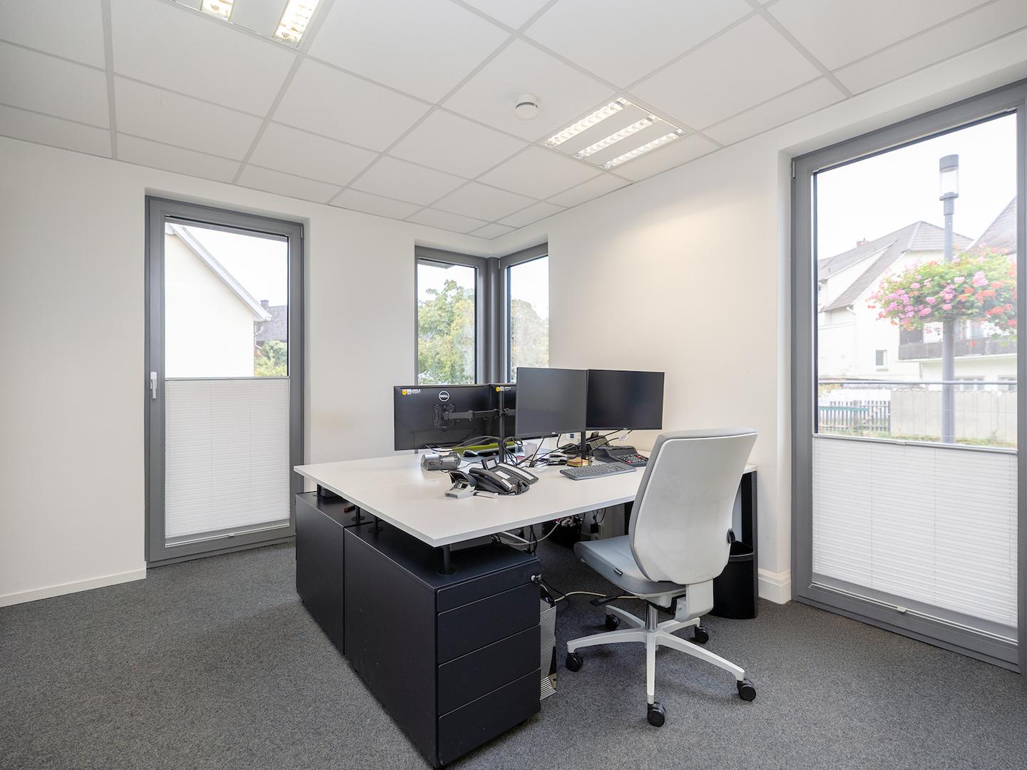 Büro EG