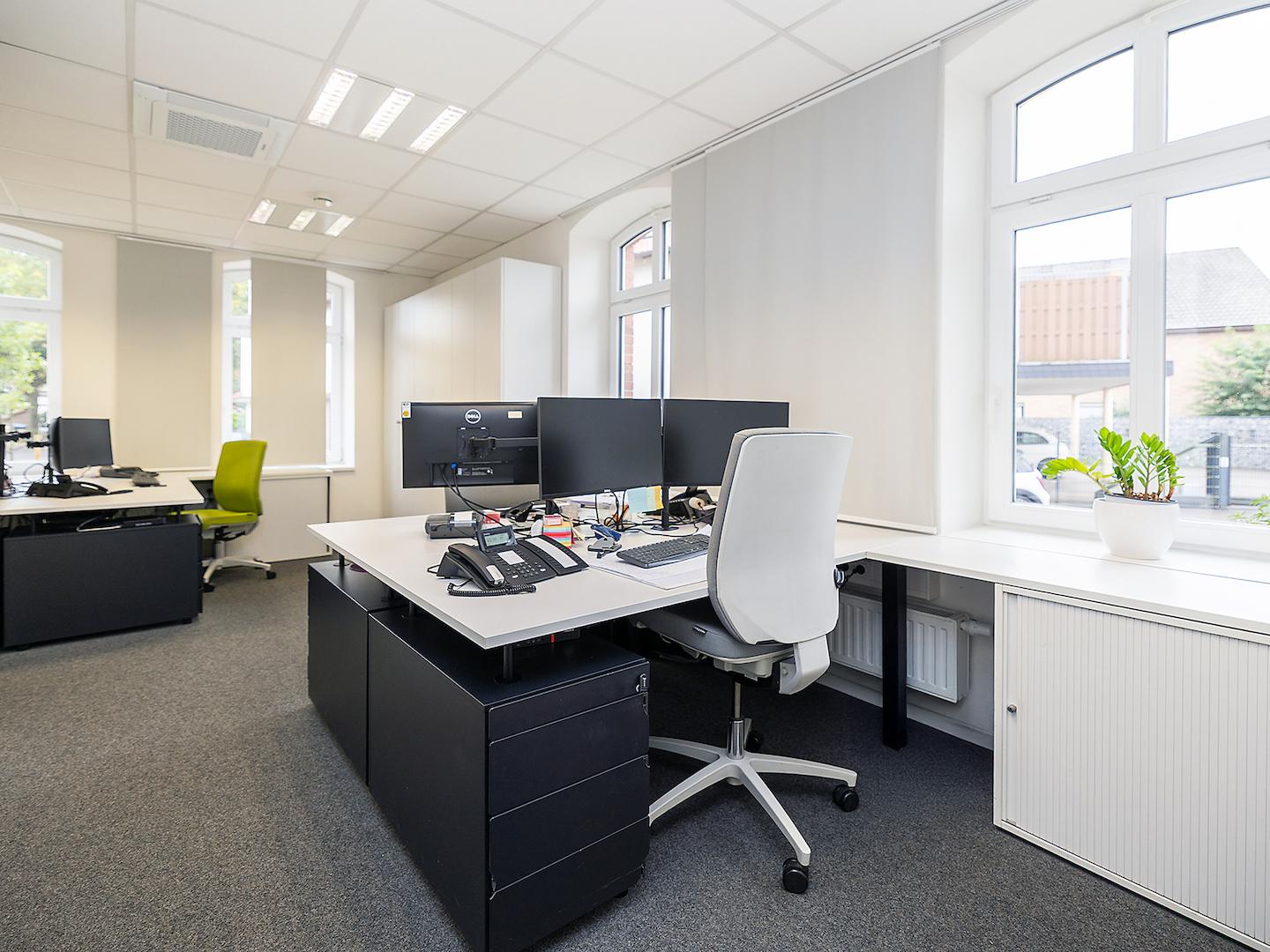 Büro EG