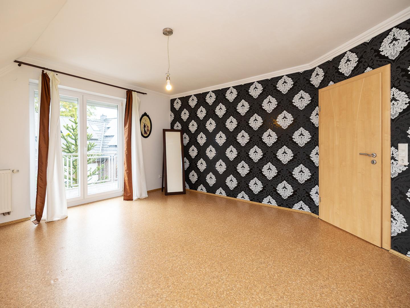 Schlafzimmer mit Balkonzugang
