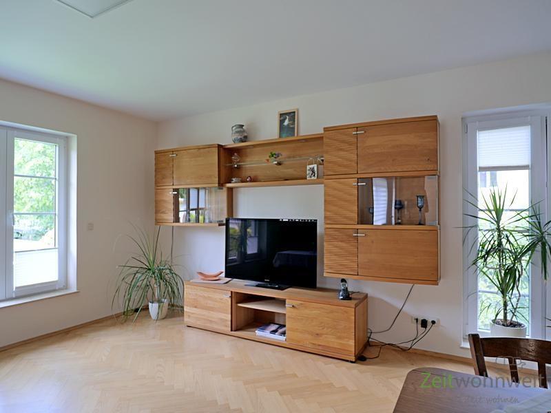 schöne Schrankwand mit TV