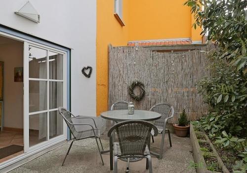 geschützte Terrasse an der Küche