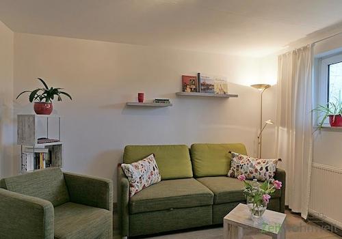 Wohnzimmercouch und Sessel