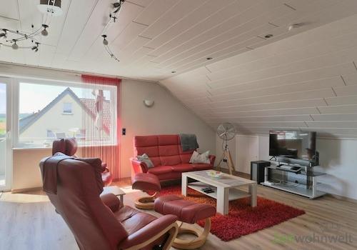 große Sitzecke und TV