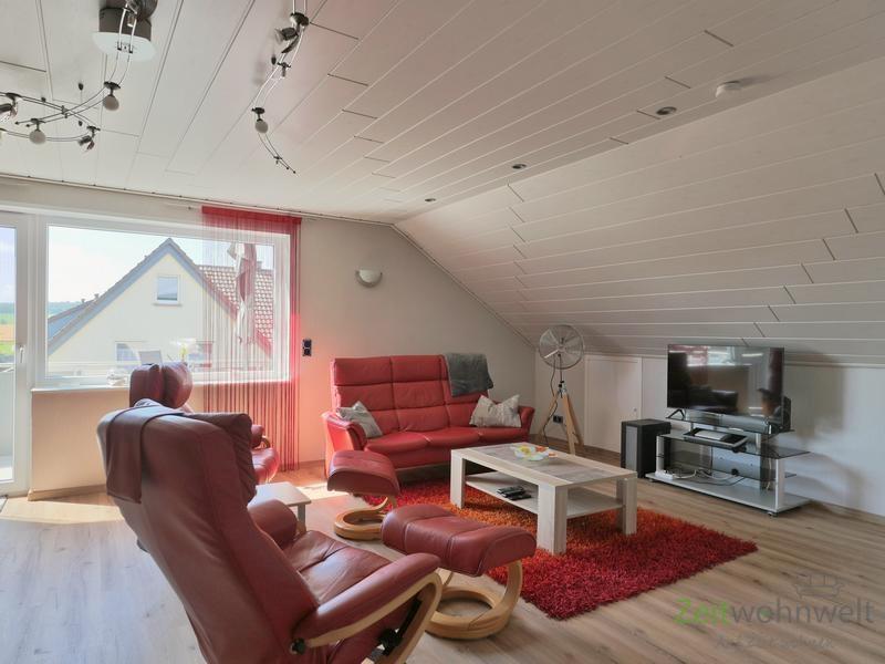 große Sitzecke und TV