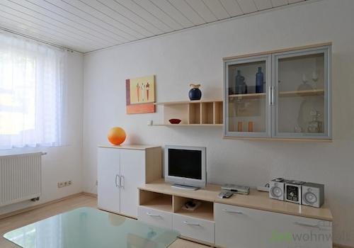 Schrankwand mit TV und Radio