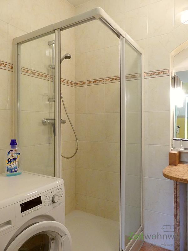 Dusche und Waschmaschine