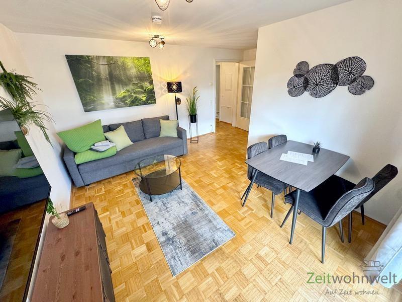 Balkonblick ins Wohnzimmer