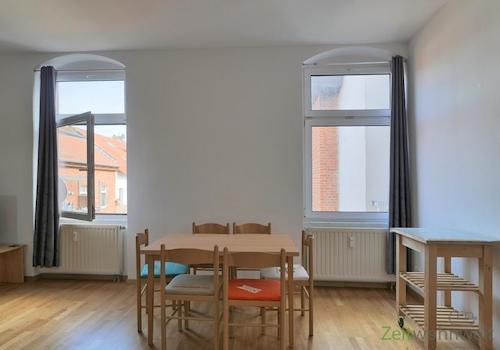 Esstisch im Wohnzimmer