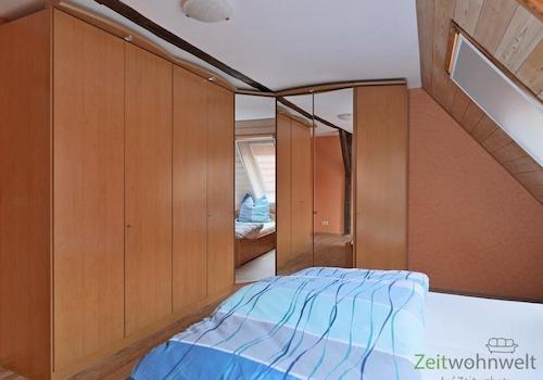 verspiegelter Eck-Kleiderschrank