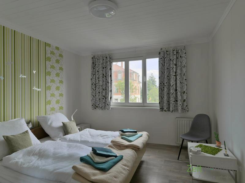 rechtes Zimmer