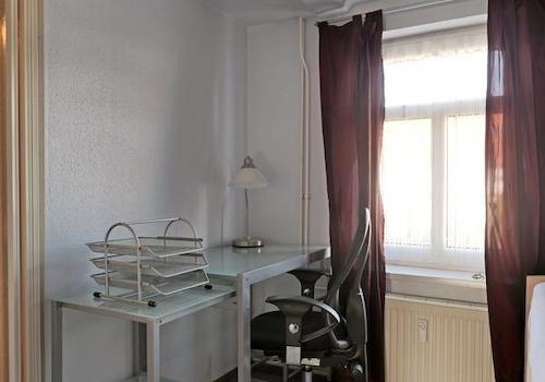 kleiner Schreibtisch