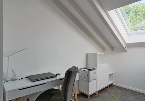 Schreibtisch Monotor und Drucker