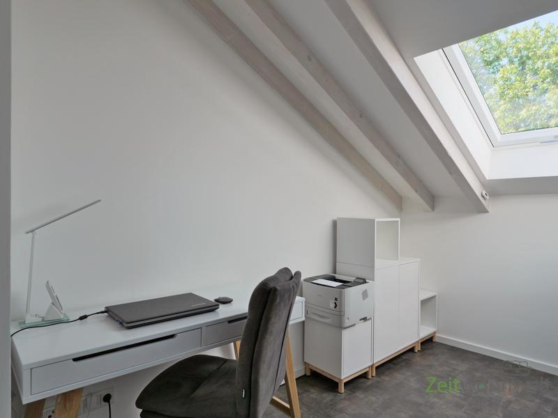 Schreibtisch Monotor und Drucker