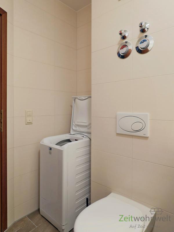 WC und Waschmaschine