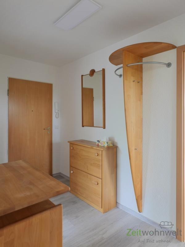Wohnungsflur mit Garderobe