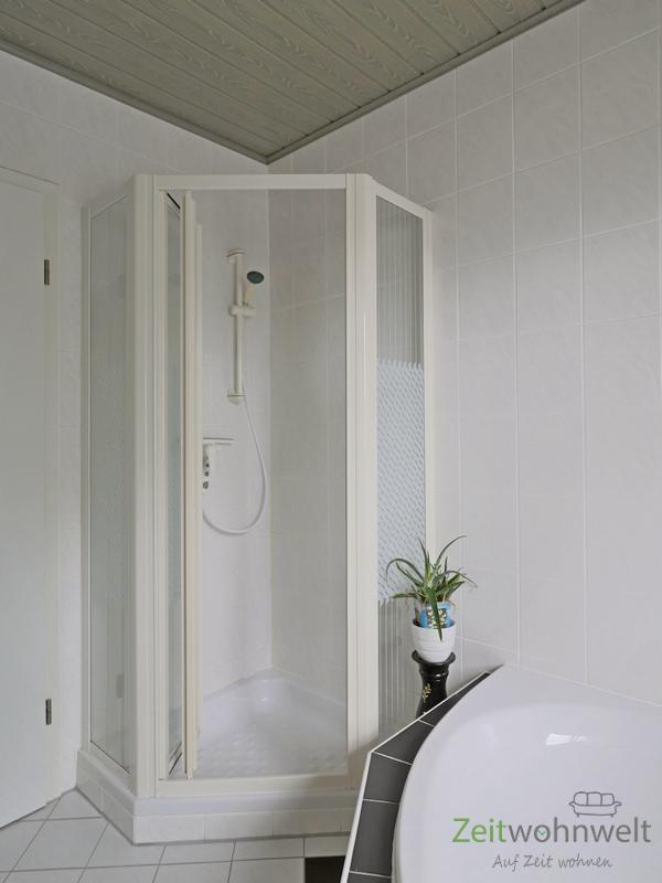 Dusche und Wanne