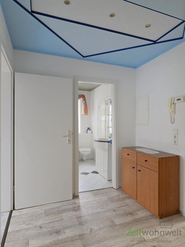 Wohnungsflur mit Garderobe