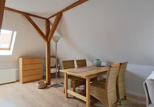 Esstisch im Wohnzimmer