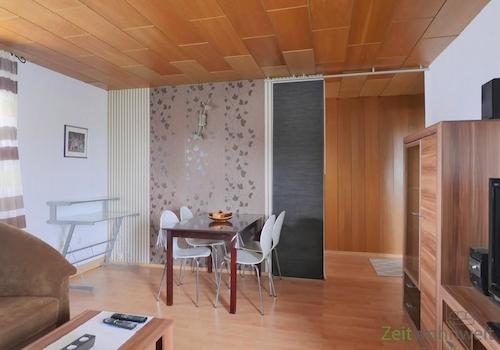 Esstisch im Wohnzimmer