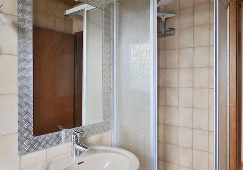 Dusche im Bad