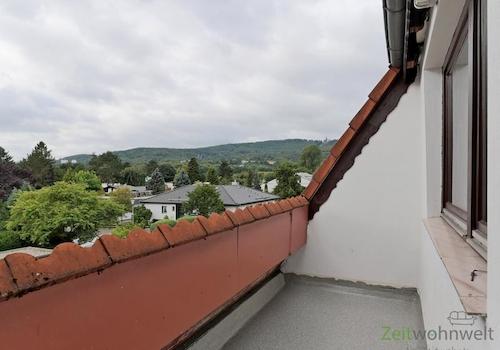 geschützter Balkon am Wohnzimmer