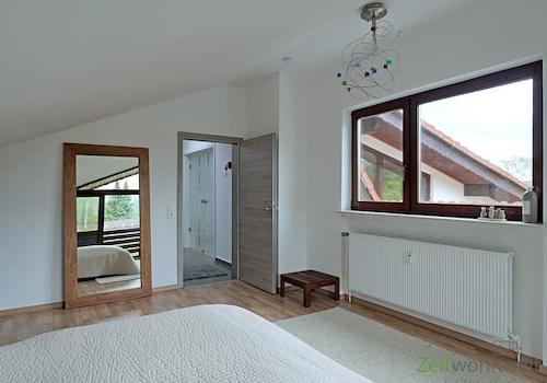 Blick vom Bett zum Flur