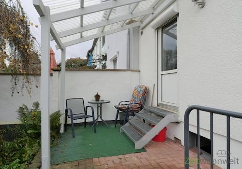 überdachter Sitzplatz vor der Küche