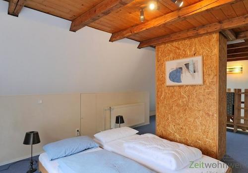 zwei Betten im Dach