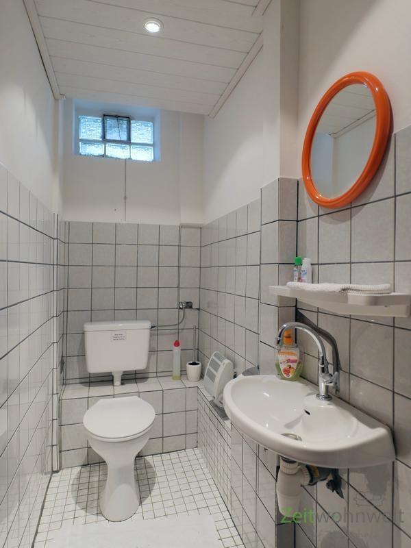 separates WC