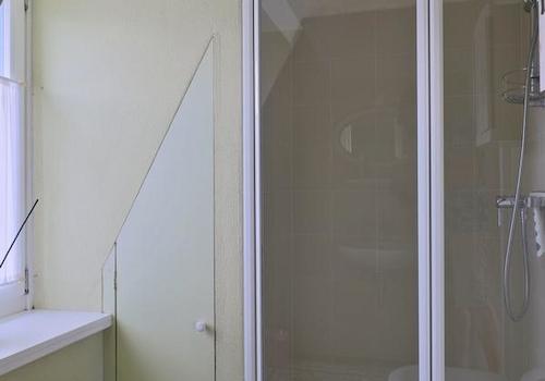 Dusche im Bad