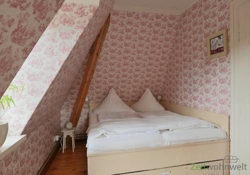 hohes Bett
