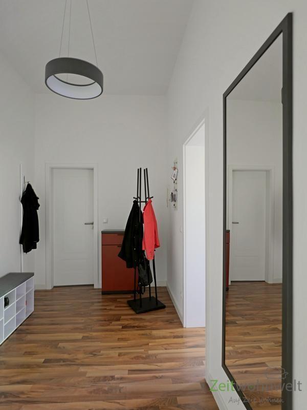Wohnungsflur mit Garderobe