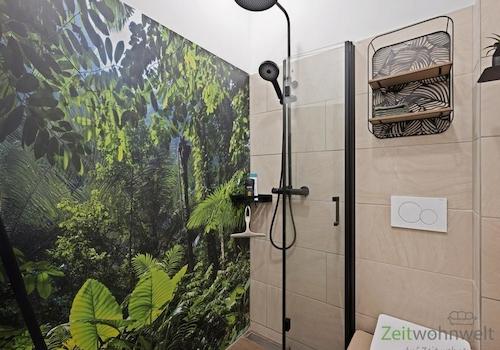 modernes Bad mit Bodentiefer Dusche