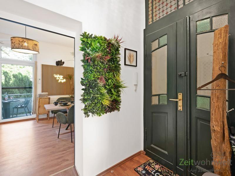 Blick von der Wohnungstür bis zum Balkon