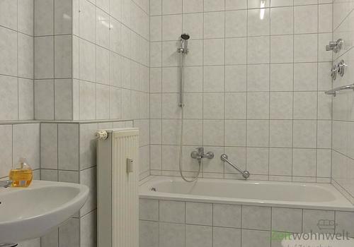 Bad mit Wanne