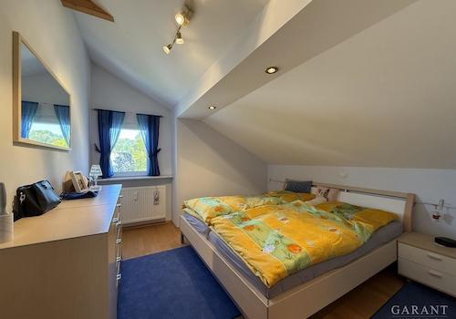 Schlafzimmer DG