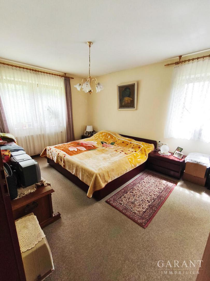 Schlafzimmer 1