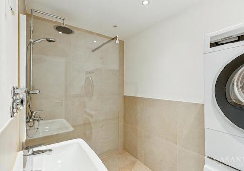 Modernes Badezimmer