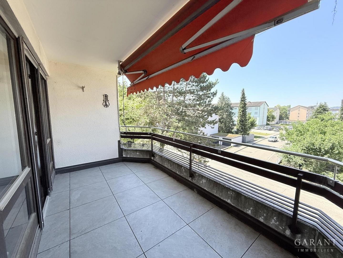 überdachter Balkon