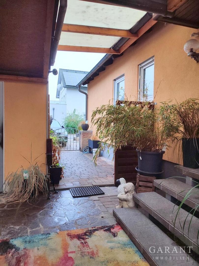 Terrasse Haupteingang.