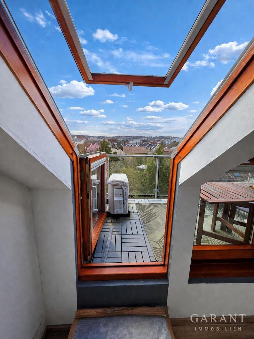 Ausstieg zum Balkon mit KI überarbeitet