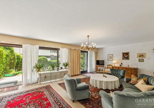 Wohnzimmer mit Terrassenausgang