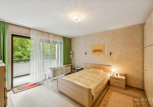 Elternschlafzimmer mit Balkonausgang