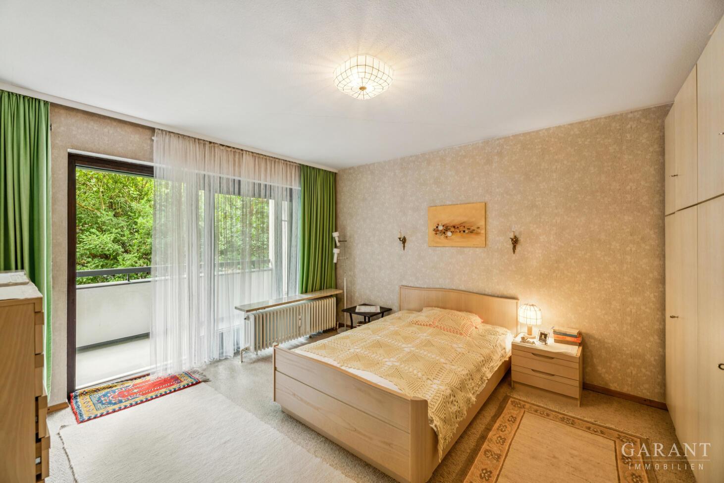 Elternschlafzimmer mit Balkonausgang