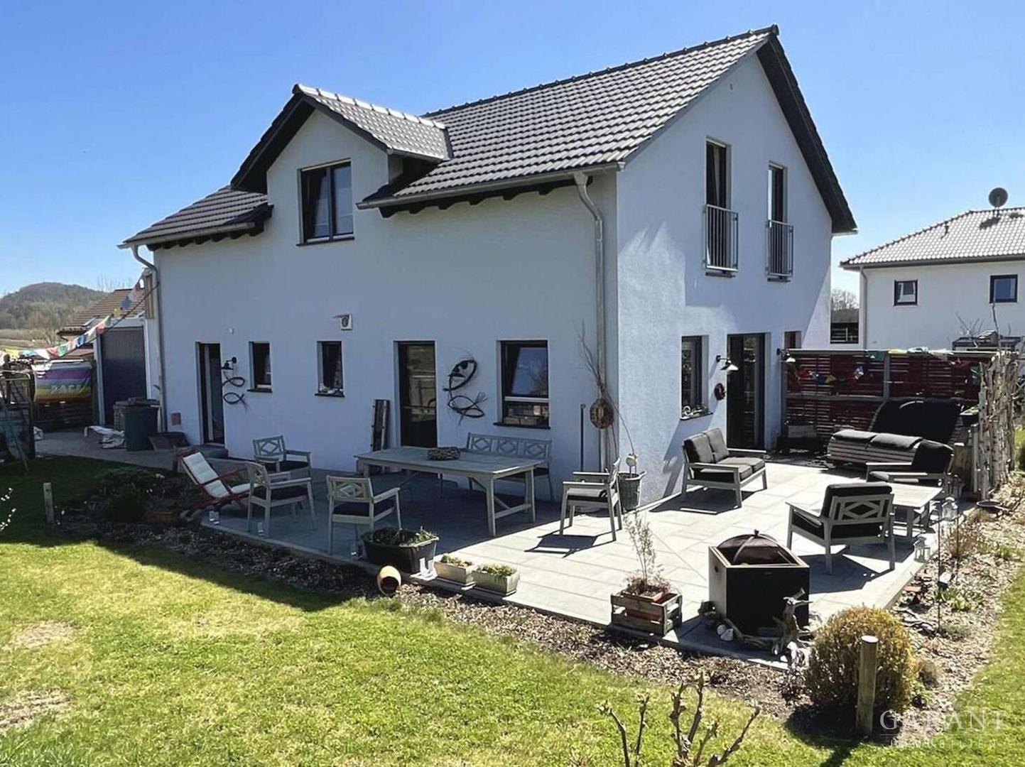 Gartenansicht mit Terrasse