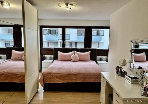 Schlafzimmer 1