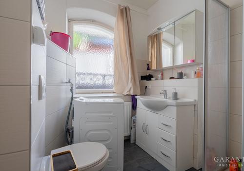 modernes Badezimmer