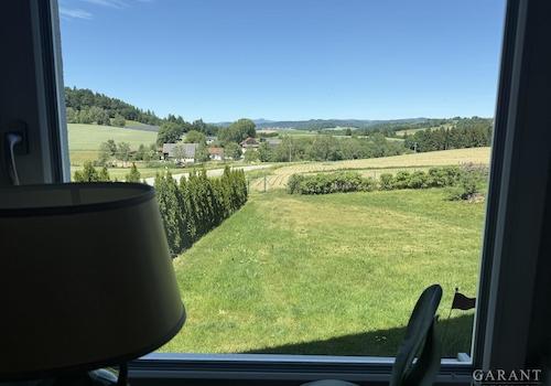 Blick von der Küche in die freie Natur